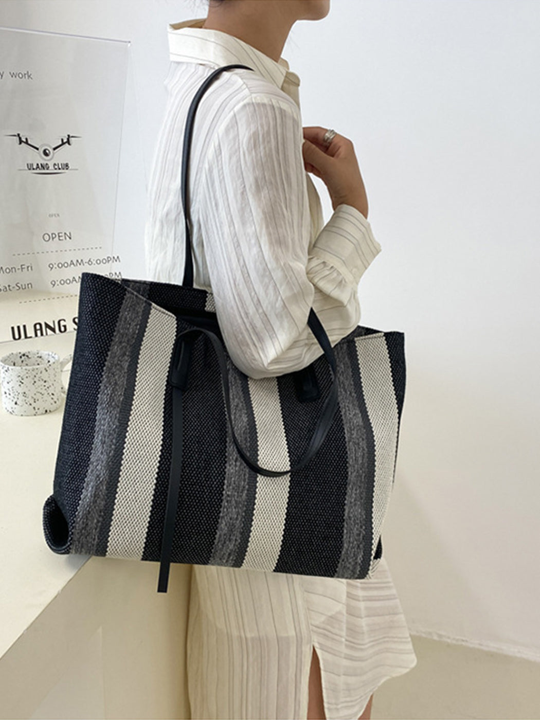 Women's Minimalist Large Capacity Vertical Stripe Casual Tote Bag