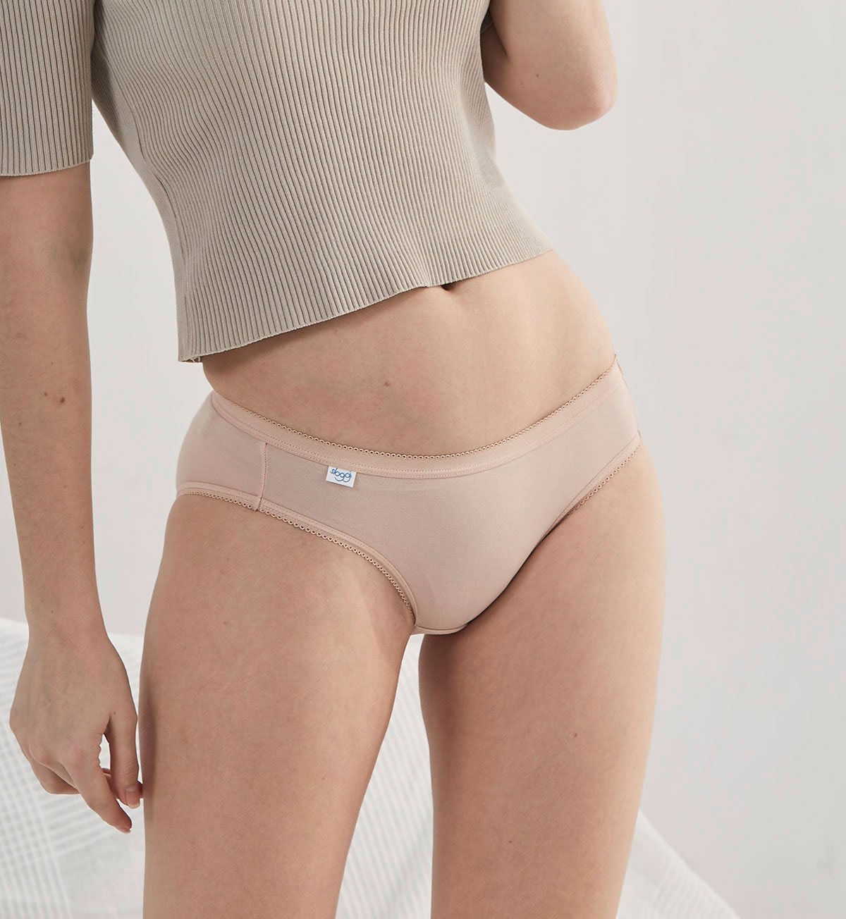 SLOGGI 87 SANITARY MIDI